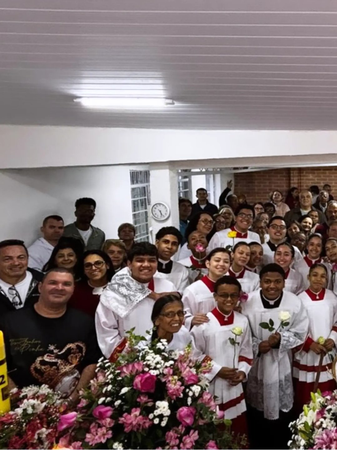 Comunidade reunida na capela